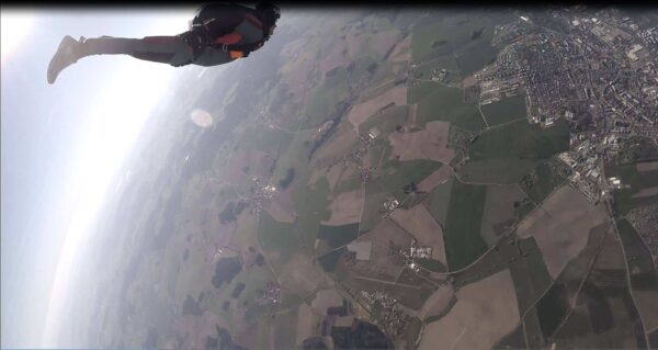 Skydiver trackt von AFF Ausbilder weg